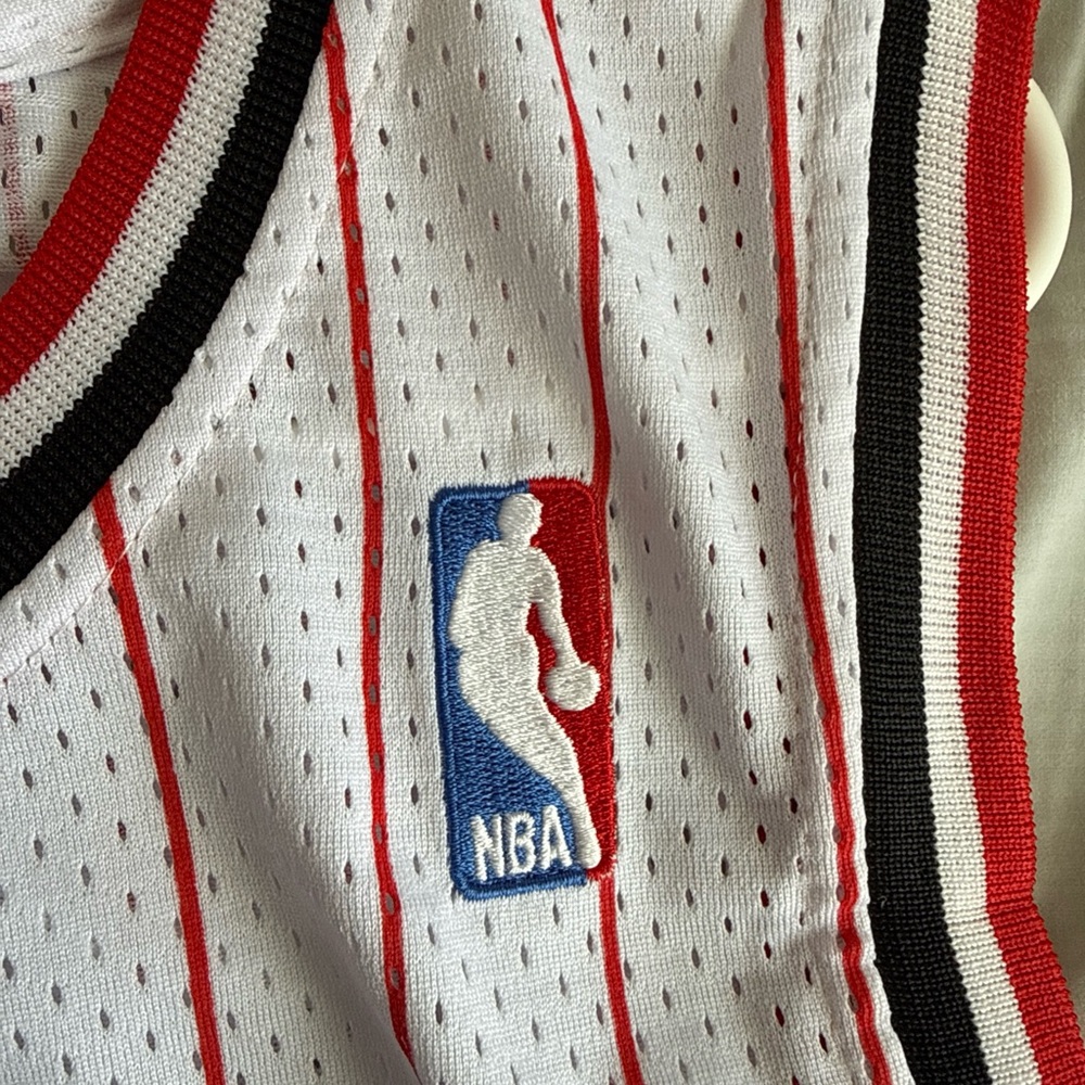 Men’s Mitchell & Ness Scottie Pippen #33 Chicago Bulls 1995-96 Jersey Sz 36 NWT - Picture 6 of 7
